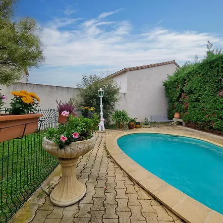 Holiday home Les Volets Bleus *