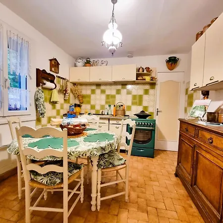 Les Volets Bleus Holiday home Clarensac