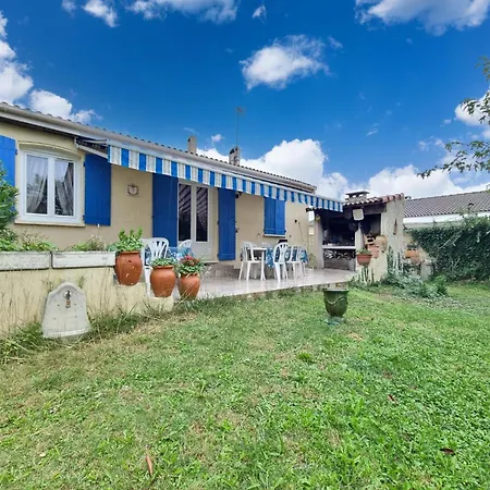 Holiday home Les Volets Bleus