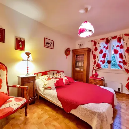 Les Volets Bleus Holiday home