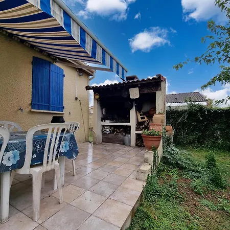 Holiday home Les Volets Bleus Clarensac