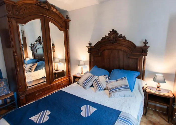 Les Volets Bleus * Clarensac