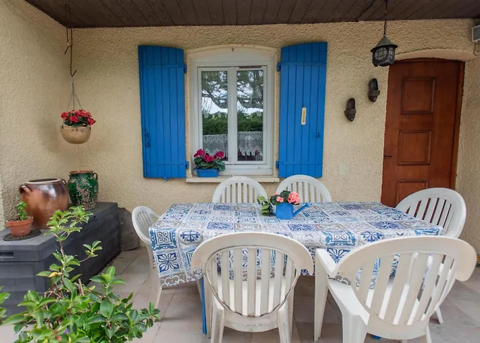 Les Volets Bleus Ferienhaus