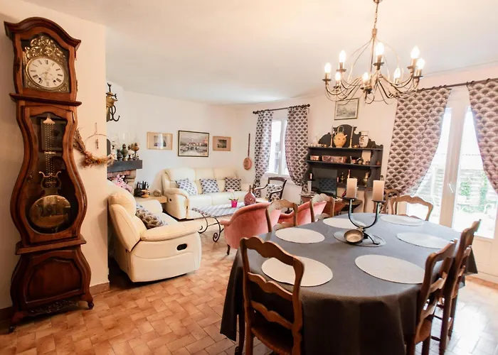 Les Volets Bleus Ferienhaus *