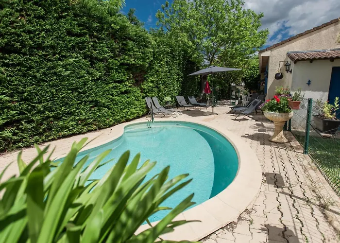 Les Volets Bleus Clarensac